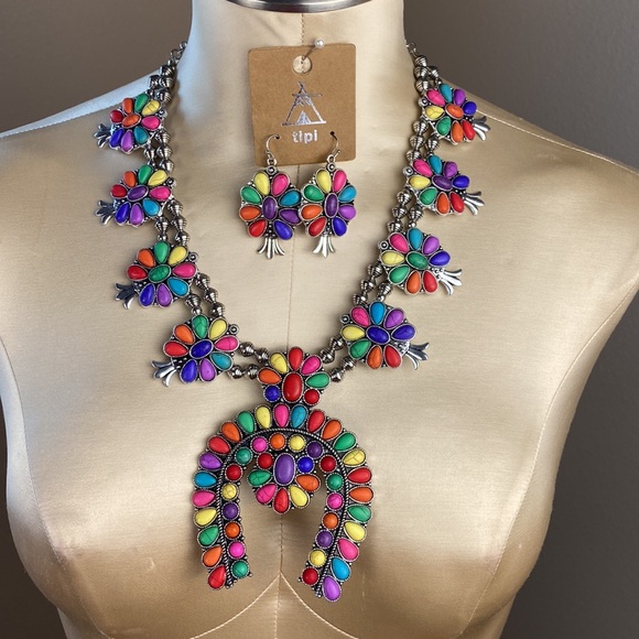 Tipi Multi Colored Matching Necklace and Earrings - Picture 1 of 5